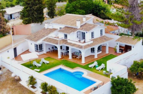 Villa Suites, renovada, con Piscina, BBQ & Chill out